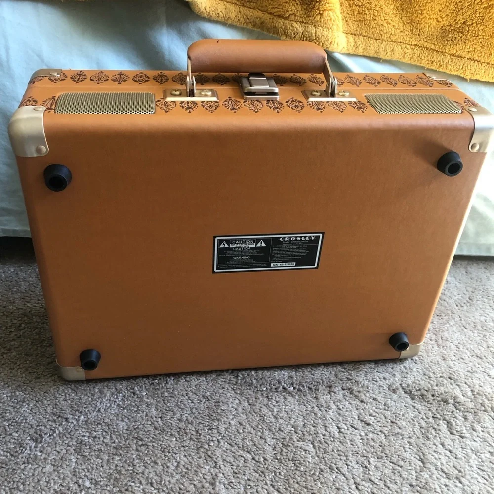 VINYL // Urban Outfitters Crosley Turntable - Picture 9 of 13